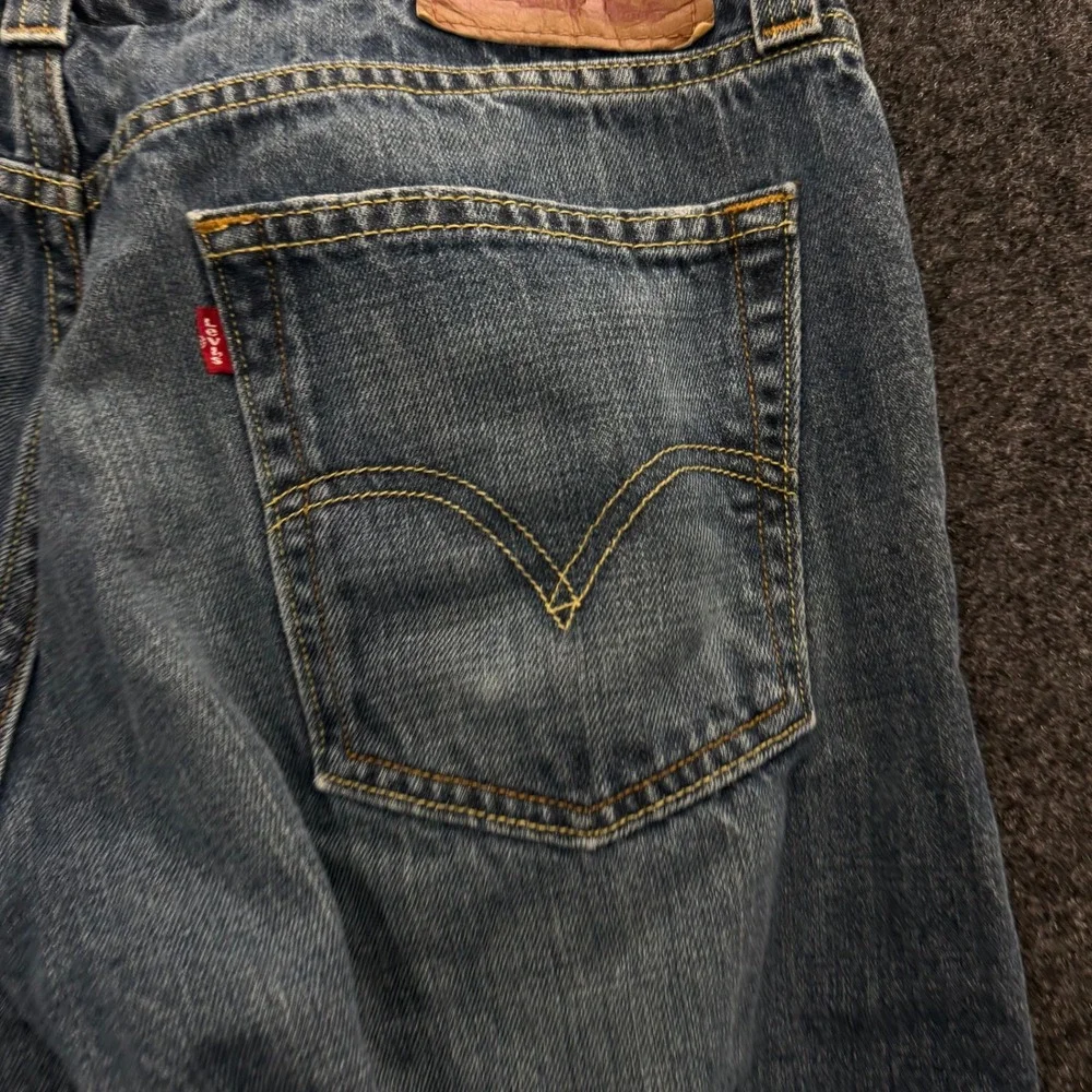 Levis 514 Slim Straight Jeans Mens 34x30 Medium Wash Blue Denim 2000s Vintage